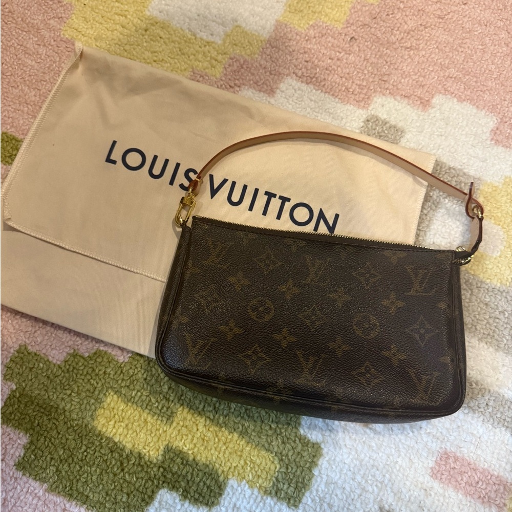 Elegant Louis Vuitton Monogram Shoulder Bag